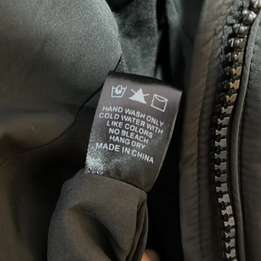 Oversized Black Puffer Jacket - Picture 5 of 8